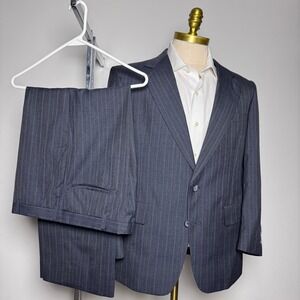 Hart Schaffner Marx Suit Mens 42S 34W Gray Pinstripe Wool Blend Two Button